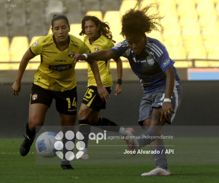 FBL-SUPERLIGAFEMENINA-BARCELONA-EMELEC