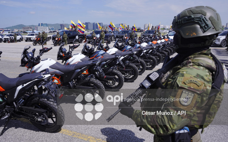 GYE-ENTREGA VEHICULOS FFAA