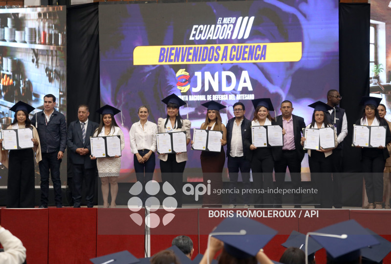 CUENCA-PRESIDENTE DANIEL NOBOA-ARTESANOS