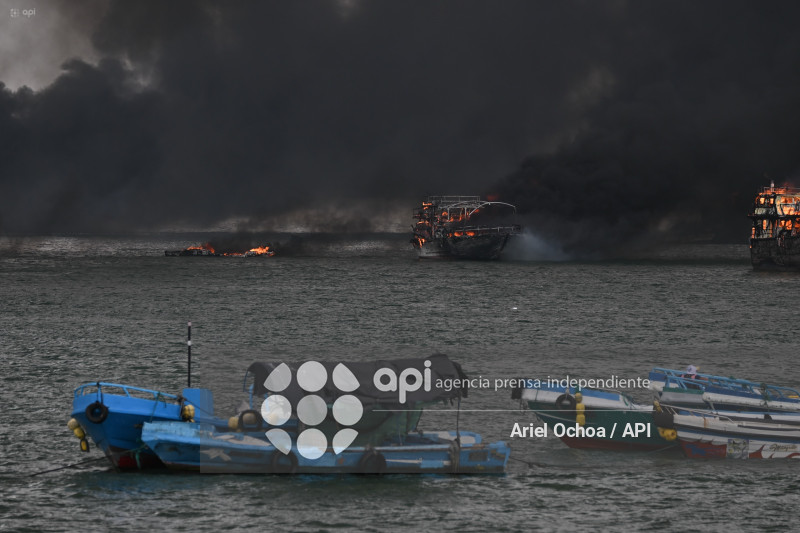 MANTA-INCENDIO-BARCOS