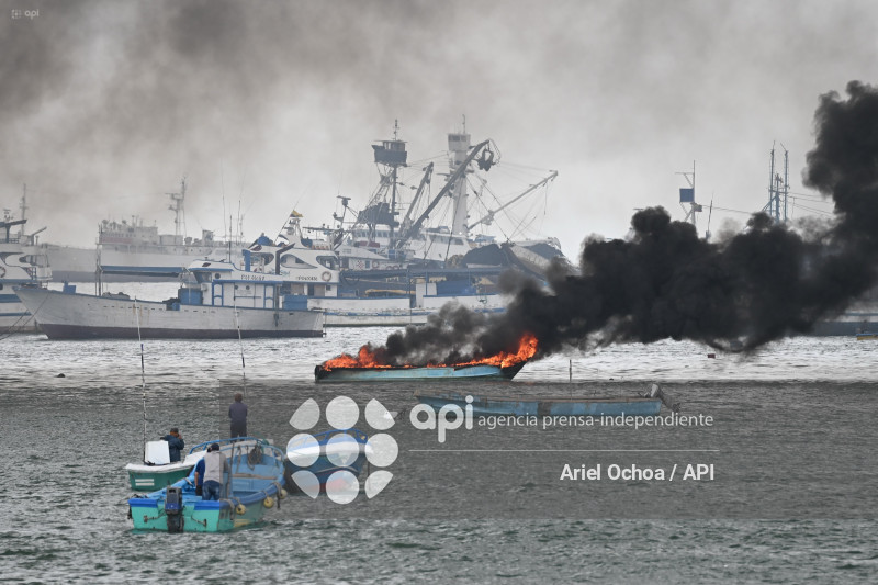 MANTA-INCENDIO-BARCOS