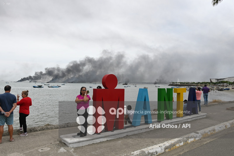 MANTA-INCENDIO-BARCOS