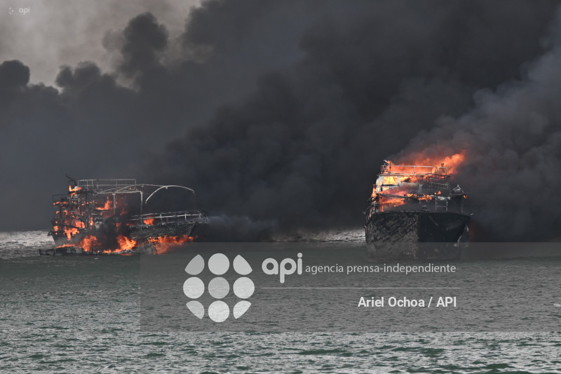 MANTA-INCENDIO-BARCOS