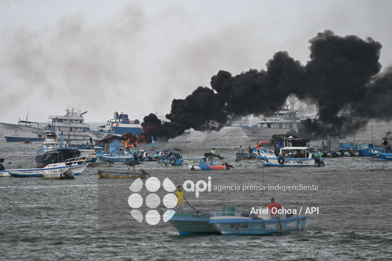 MANTA-INCENDIO-BARCOS