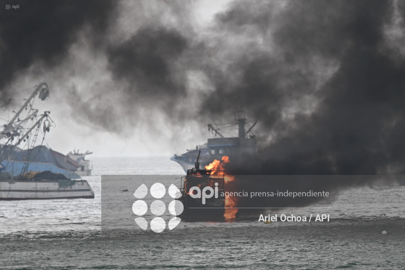 MANTA-INCENDIO-BARCOS
