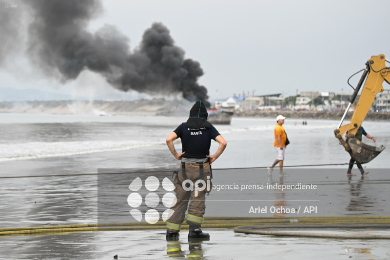 MANTA-INCENDIO-BARCOS