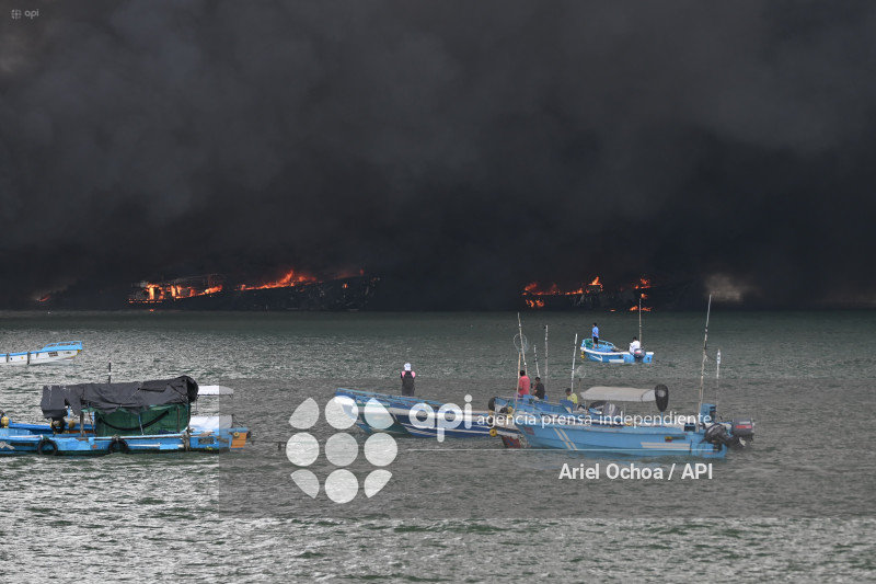MANTA-INCENDIO-BARCOS