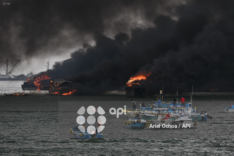 MANTA-INCENDIO-BARCOS