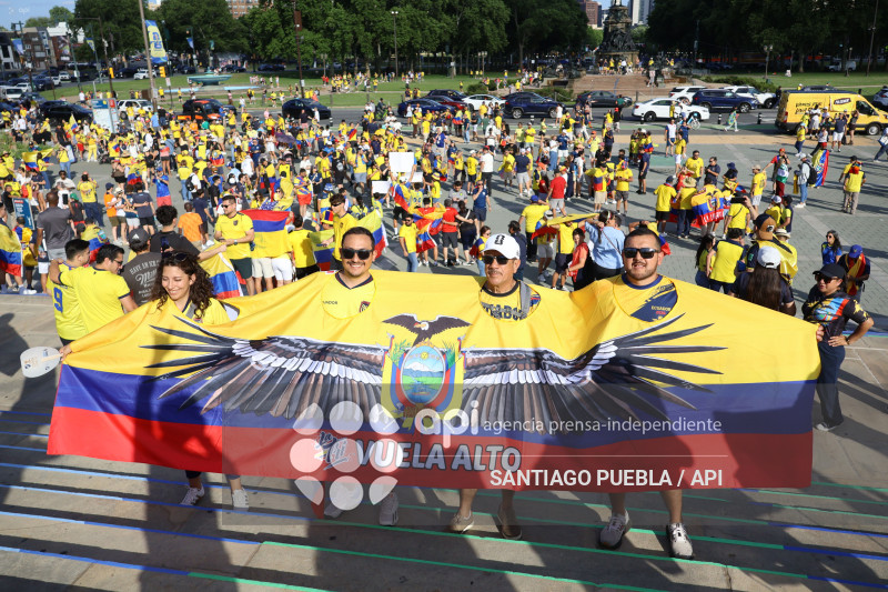 BANDERAZO ECUATORIANO POR LA TRI EN FILADELFIA