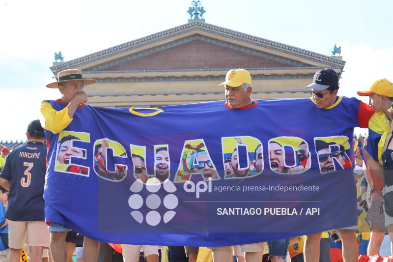 BANDERAZO ECUATORIANO POR LA TRI EN FILADELFIA