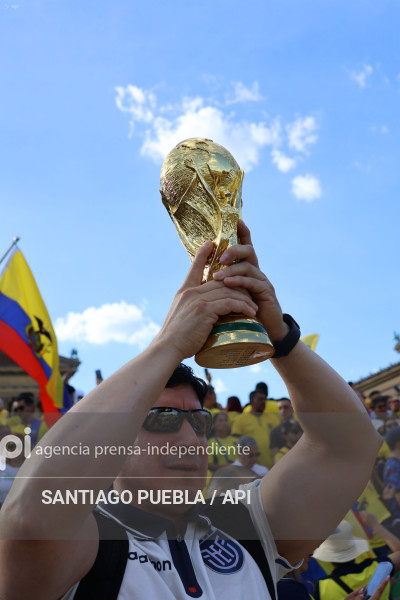BANDERAZO ECUATORIANO POR LA TRI EN FILADELFIA