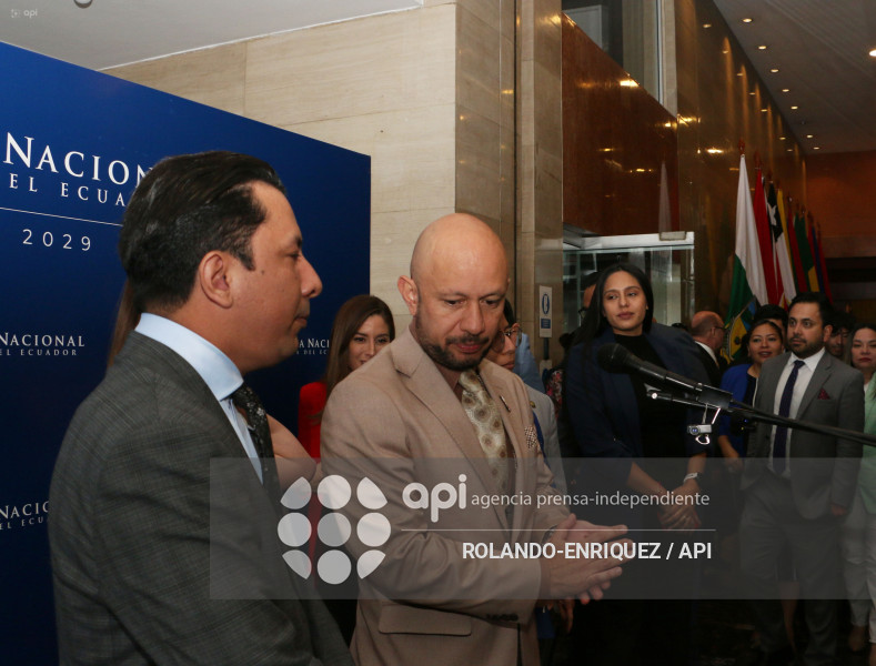 RUEDA DE PRENSA ADN