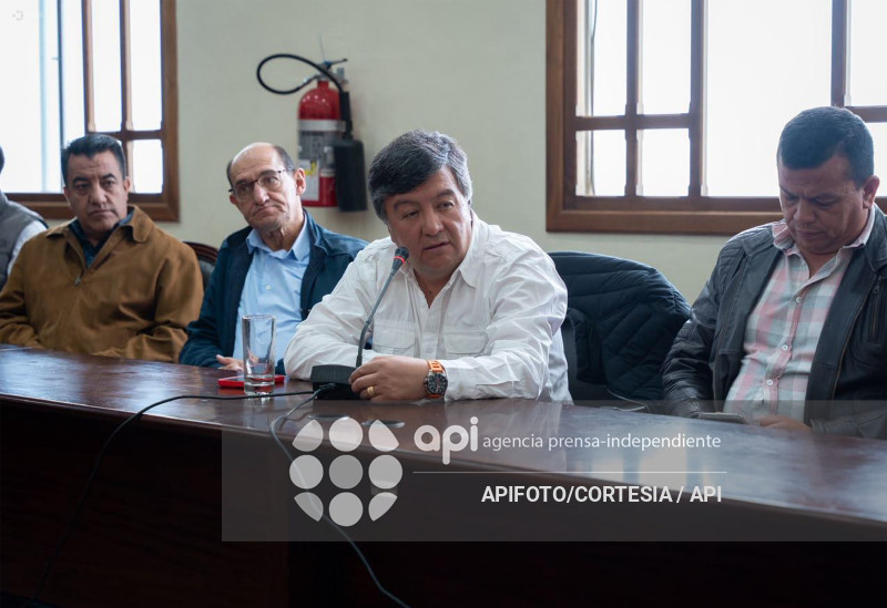 CUENCA-REUNION-ALCALDESA-TRANSPORTISTAS URBANOS