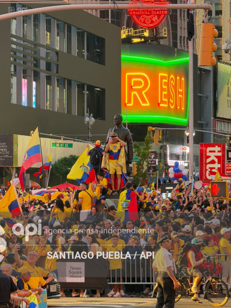 BANDERAZO ECUATORIANO EN MANHATTAN EEUU