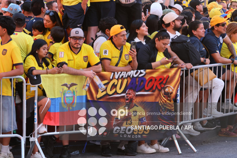 BANDERAZO ECUATORIANO EN MANHATTAN EEUU
