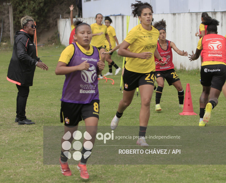 FBL SUPERLIGA FEMENINA MACARA VS BARCELONA SC