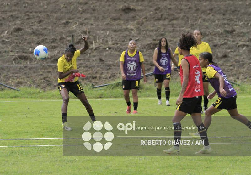 FBL SUPERLIGA FEMENINA MACARA VS BARCELONA SC