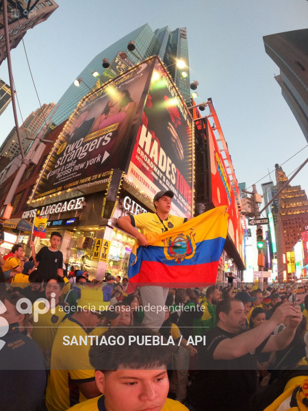 BANDERAZO ECUATORIANO EN MANHATTAN EEUU