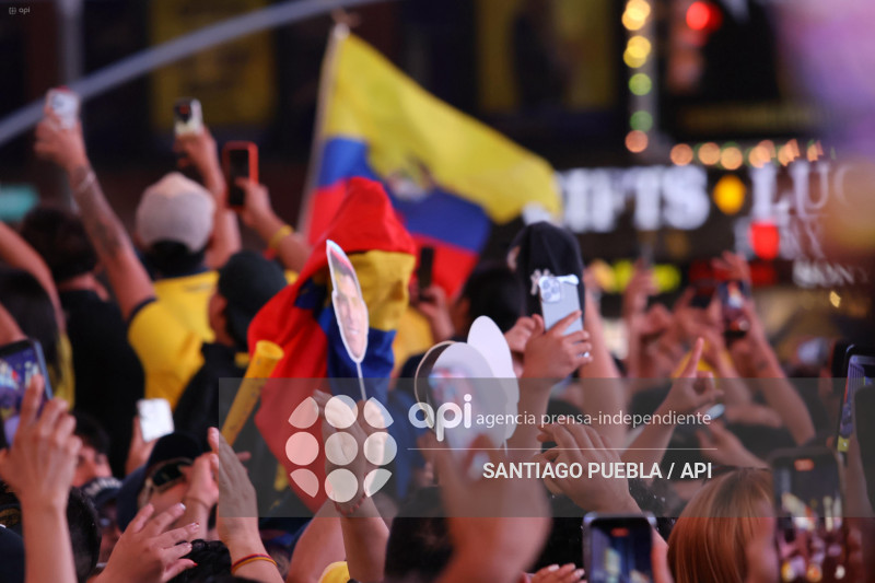 BANDERAZO ECUATORIANO EN MANHATTAN EEUU