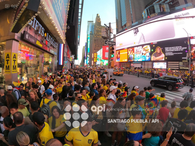 BANDERAZO ECUATORIANO EN MANHATTAN EEUU