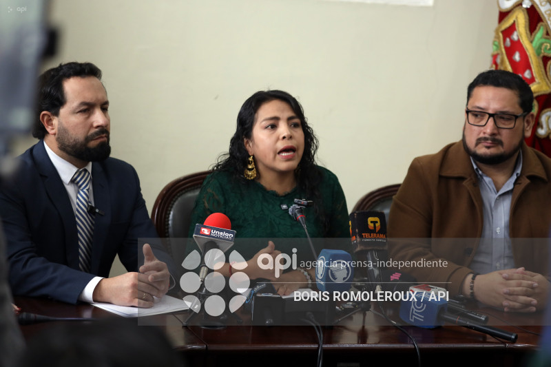 CUENCA-ALCALDESA MARISOL PEÑALOZA-ASAMBLEISTAS