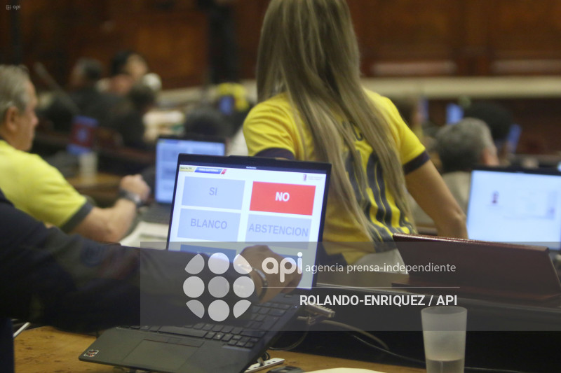 PLENO ASAMBLEA CAMISETAS ECUADOR