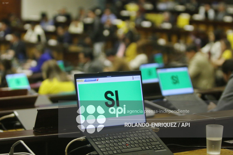 PLENO ASAMBLEA CAMISETAS ECUADOR