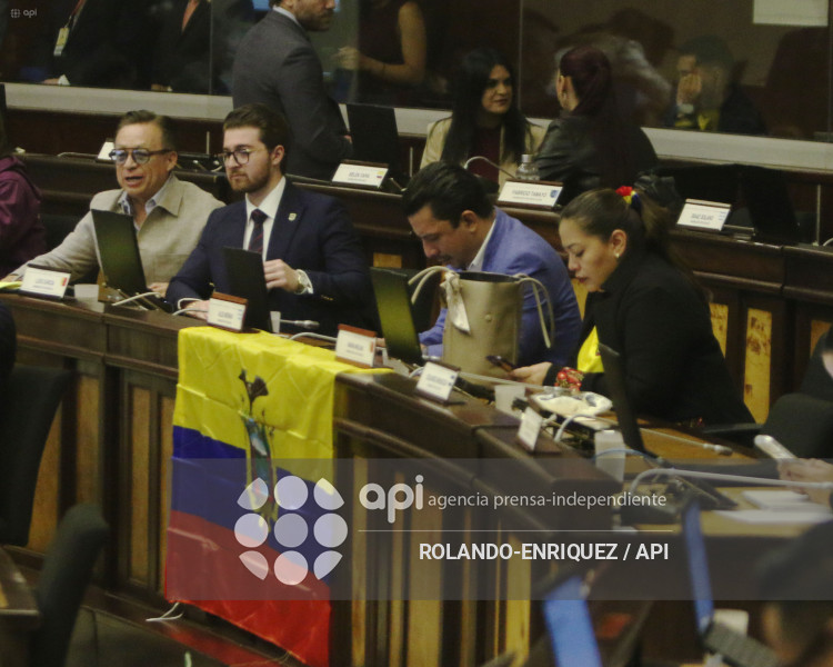 PLENO ASAMBLEA CAMISETAS ECUADOR