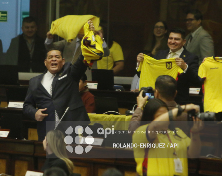 PLENO ASAMBLEA CAMISETAS ECUADOR