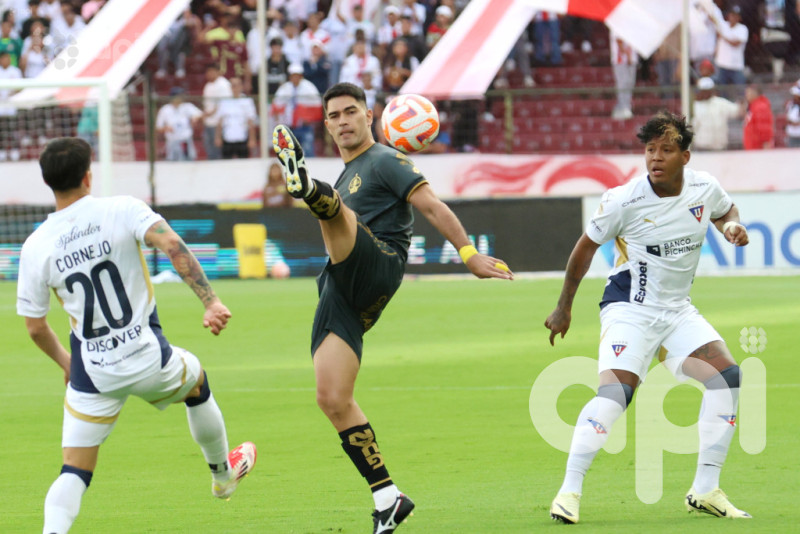 El albo supera a Papá en el clásico quiteño