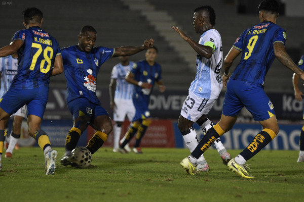 Guayaquil City remonta 2-1 ante Delfín