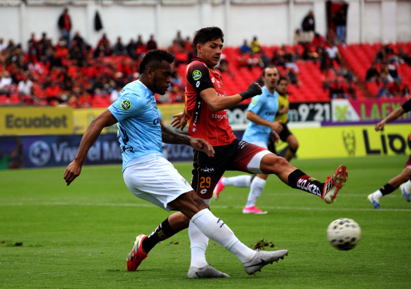 U. Católica supera 2-0 a Dep. Cuenca