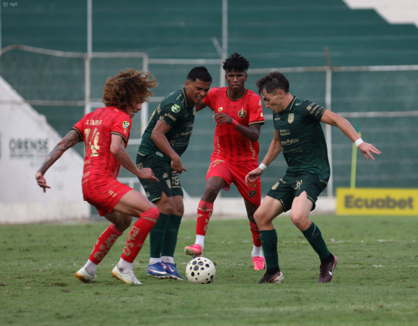 Orense contiene 2-1 al Aucas