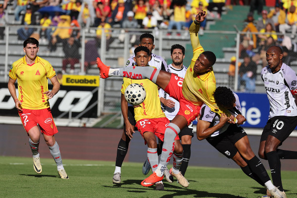 Aucas doma 3-0 a Leones FC