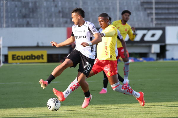 Aucas escolta lejos a IDV