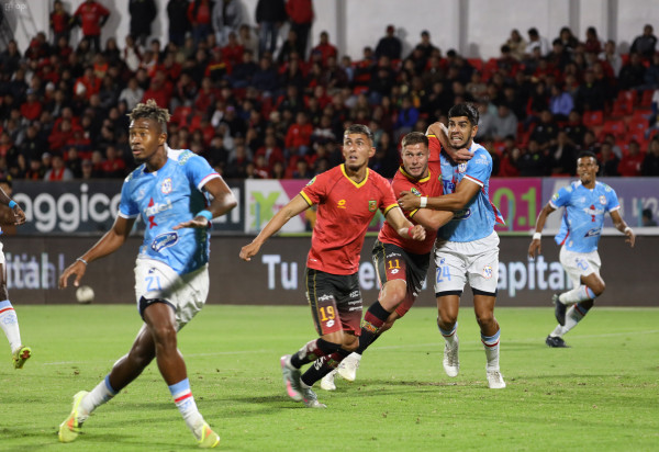 Manta, con golazos, pasa 2-1 al Dep. Cuenca