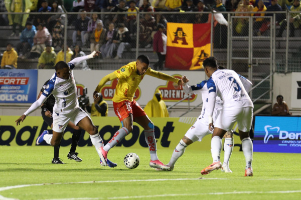 Liga toma el Superclásico 1-0  sobre Aucas