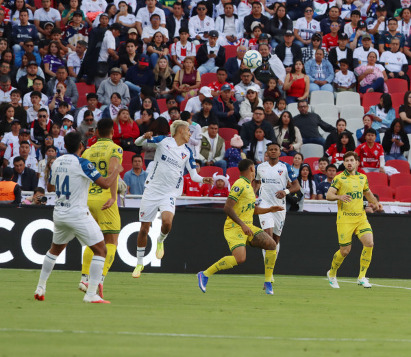 Liga pasa 5-4 en penales a Mirassol y vive en Libertadores
