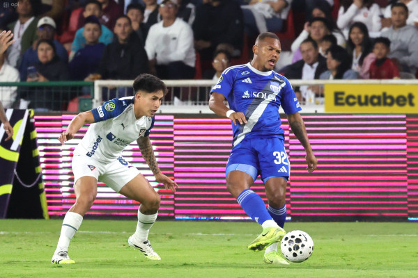 Liga electriza 2-0 a Emelec en Casa Blanca
