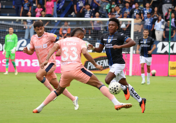 IDV se relaja e iguala