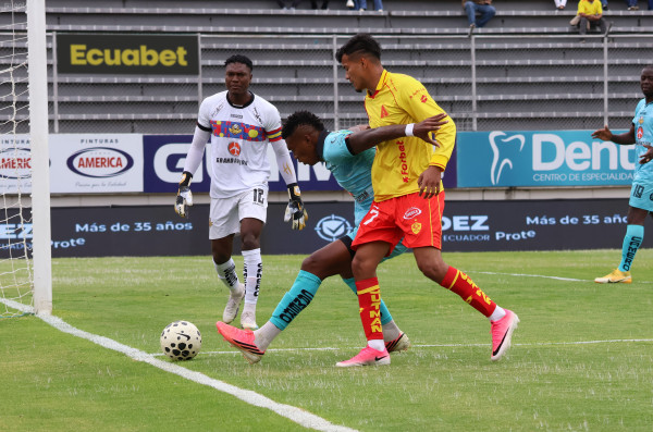 Aucas supera 1-0 a Libertad