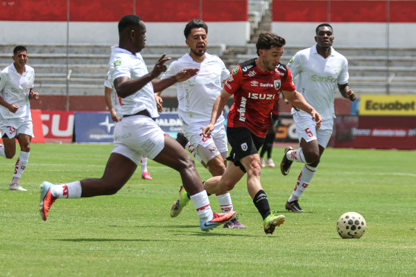 Rodillo suma por salvarse ante Leones aliviado