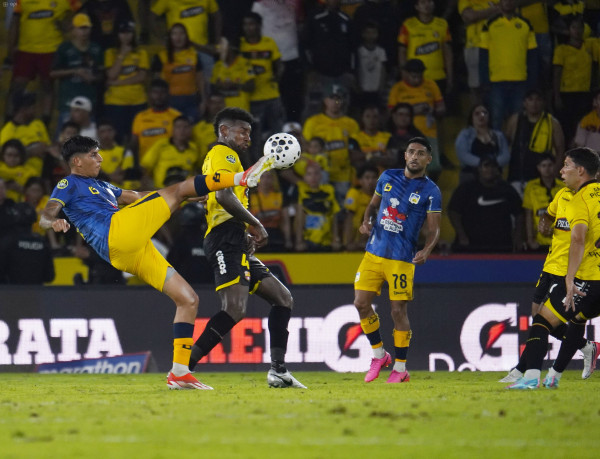 Barcelona solo iguala 1-1 con el relegado Delfín
