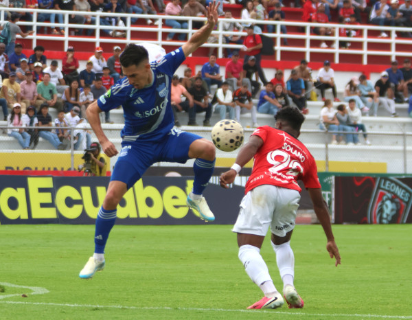 Eléctrico persisten en lucha por Sudamericana