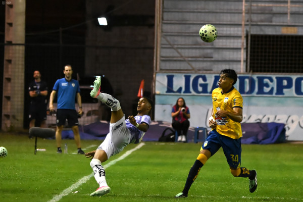 IDV a un tris de final, golea 3-0 a Delfín