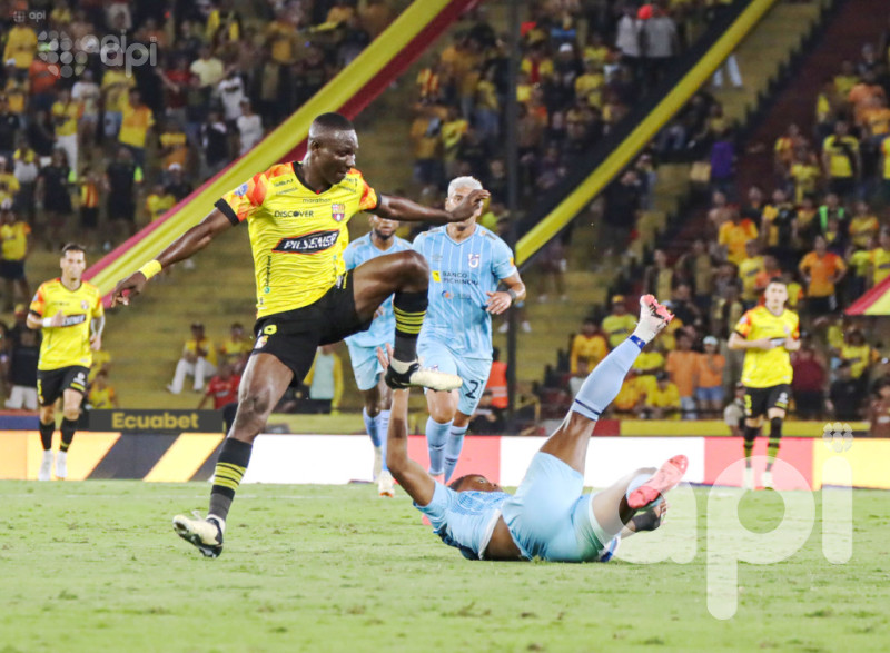 Barcelona salva 1-0 sobre U. Católica