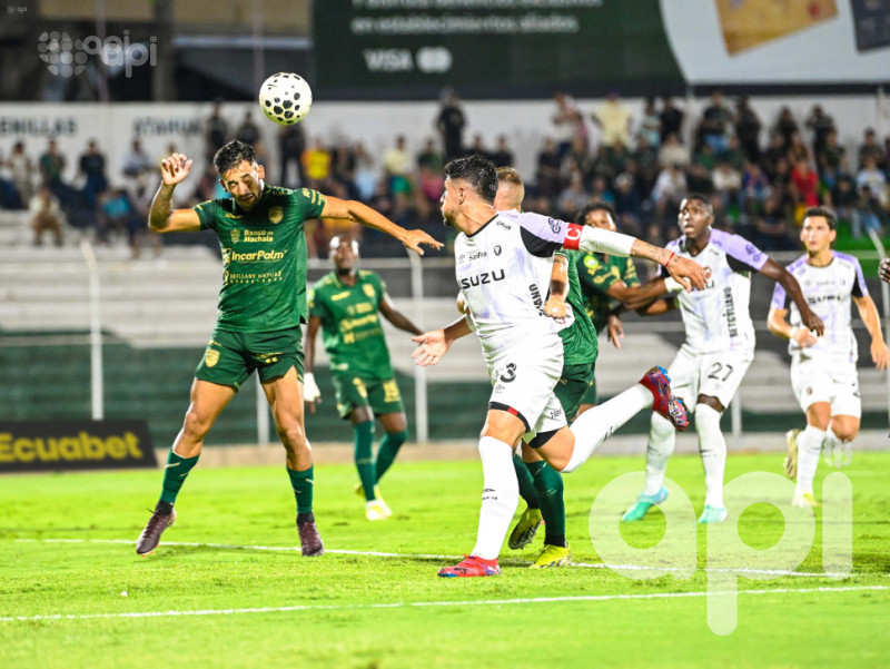 Orense doma 2-0 a Leones FC en tierra caliente