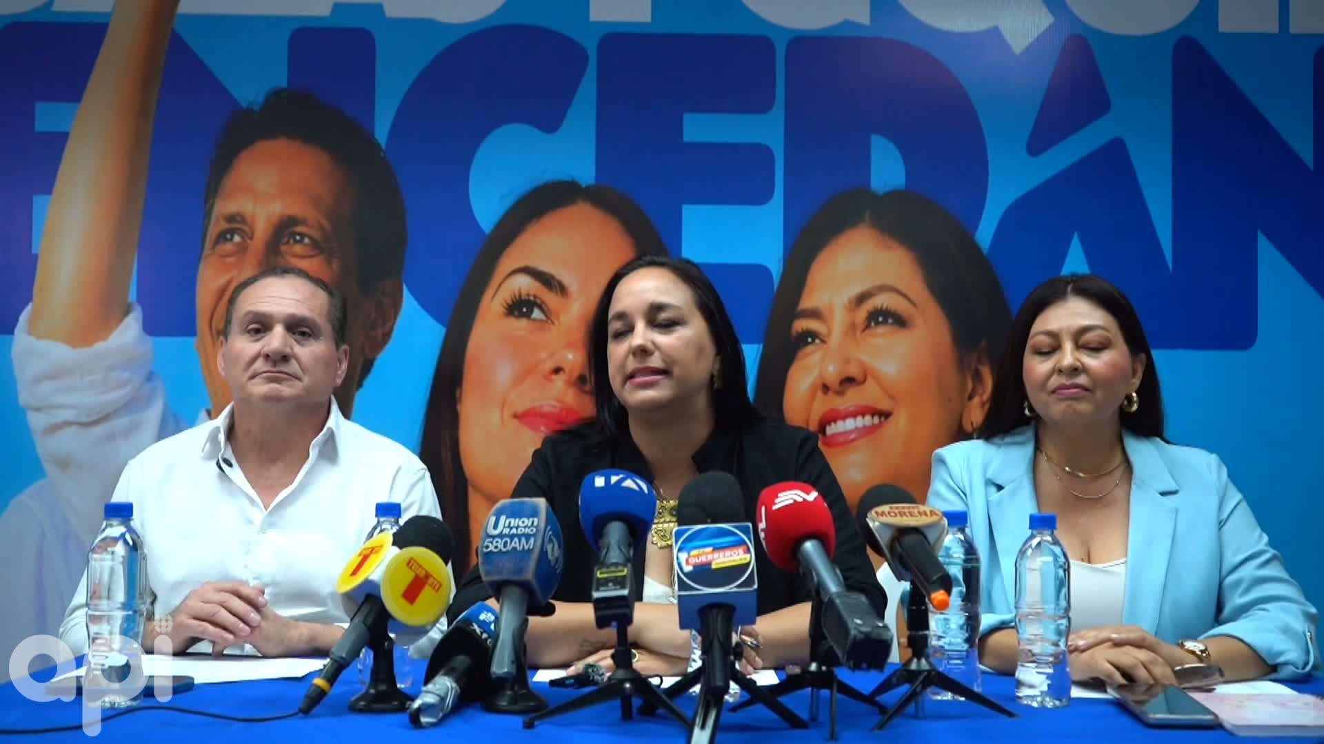 GABRIELA RIVADENEIRA RC (video)